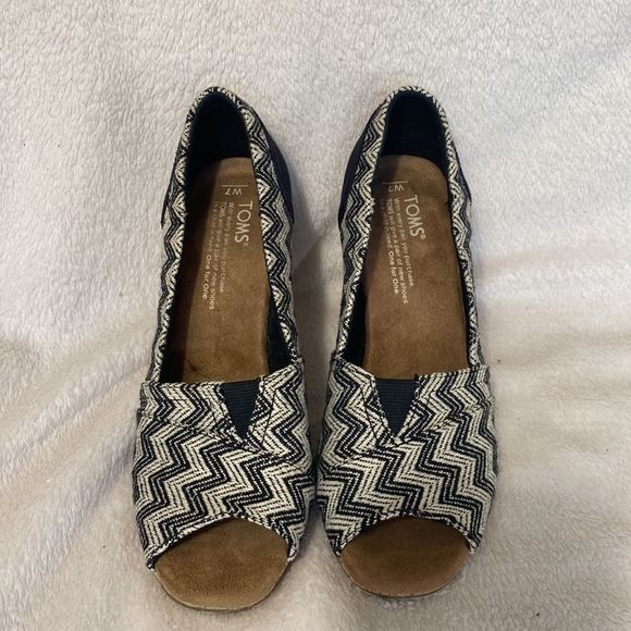 Toms Black and Cream Wedges - Picture 2 of 7